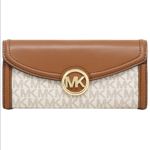 Michael Kors Handbags - Gaby’sBags👜💕-NWT Michael Kors Wallet Vanilla